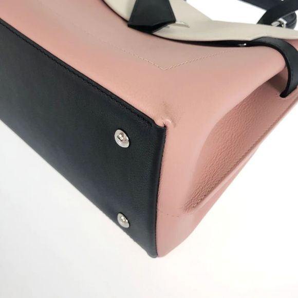 Louis Vuitton Lock Me Ever Shoulder Bag Pink - Picture 5 of 15